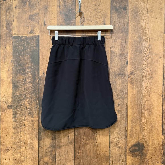 Lululemon On The Fly Skirt *Woven
Black size 2 EUC - Picture 3 of 6